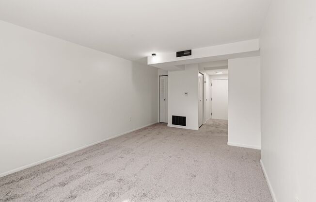 1 bed, 1 bath, 700 sqft, $799, Unit #107