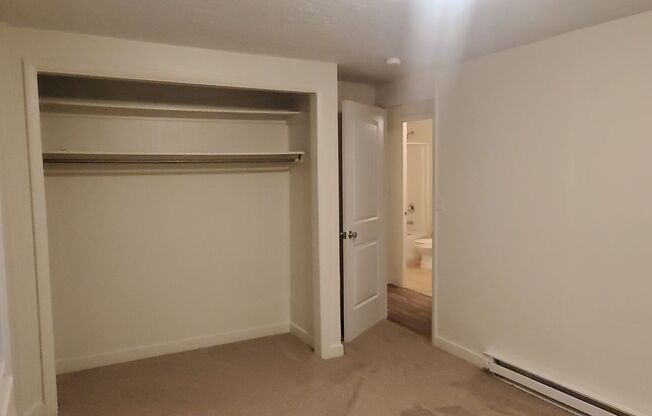 2 beds, 1 bath, 800 sqft, $1,195, Unit #1