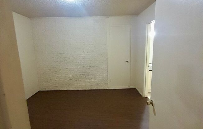 1 bed, 1 bath, 700 sqft, $629, Unit 14