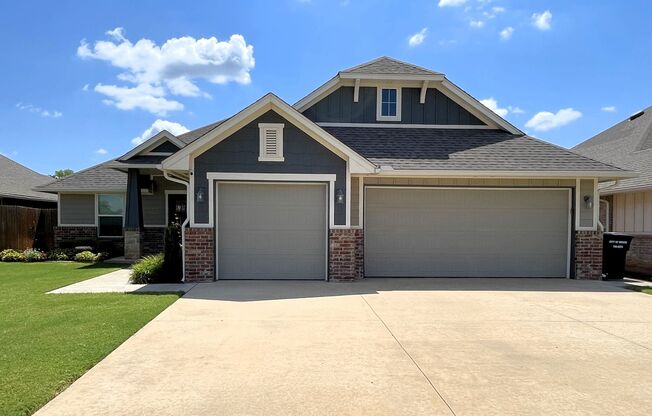 Luxurious Home in Moore School District! $500 OFF FIRST FULL MONTHS RENT!!