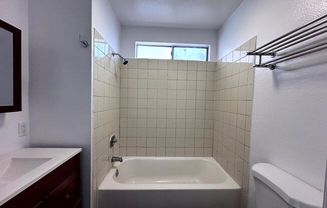 2 beds, 1 bath, $2,195, Unit 4