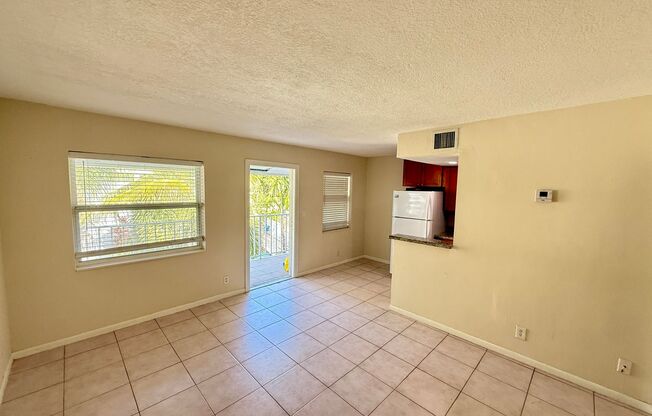 Charming 1/1 Centrally Located In The Heart Of Victoria Park