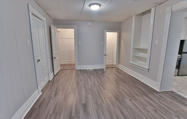 1 bed, 1 bath, 300 sqft, $985, Unit Apt 4