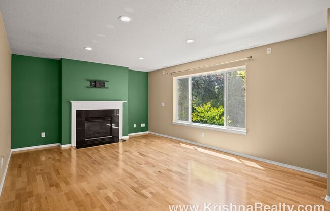 Beautiful  3BD* 2.5 BA* Single Family Home Located in Quiet Kaiser Woods Community! * A+ Schools!**