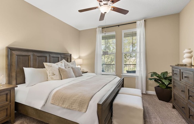 Welcome to The Oasis at Lake Bennet Apartments in Ocoee, FL