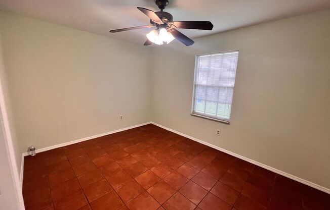 3 beds, 2 baths, $1,600