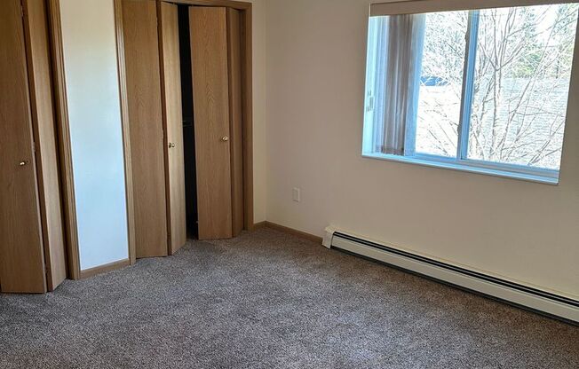 2 beds, 1 bath, 1,000 sqft, $895, Unit 215