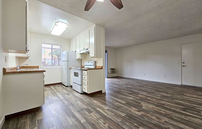 Woodlawn Manor - Please call or text Norma at (619) 253-0910