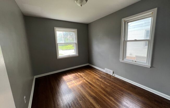 3 beds, 1 bath, $1,000