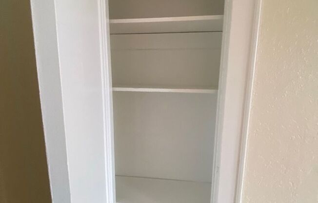 2 beds, 1 bath, $2,300, Unit B42