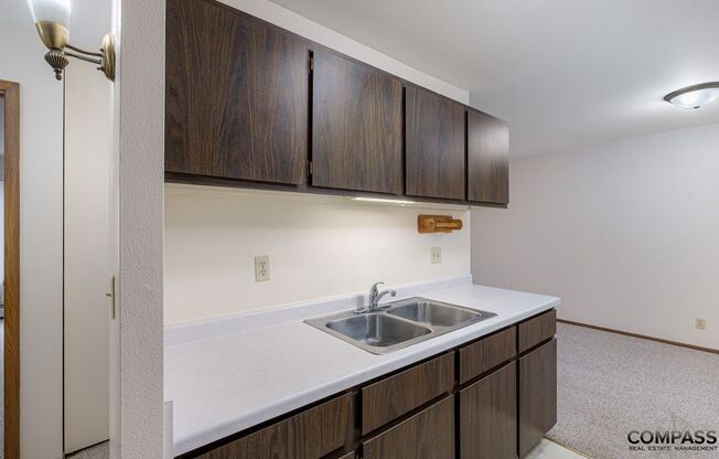 1 bed, 1 bath, 624 sqft, $945, Unit 215