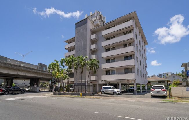 2 bd, 1 ba, 1 assigned parking Condo in 1402 Piikoi St #202