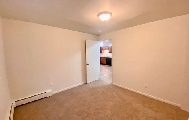 2 beds, 1 bath, $1,295, Unit 4