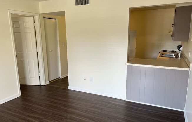 1 bed, 1 bath, 570 sqft, $875, Unit 2007-8