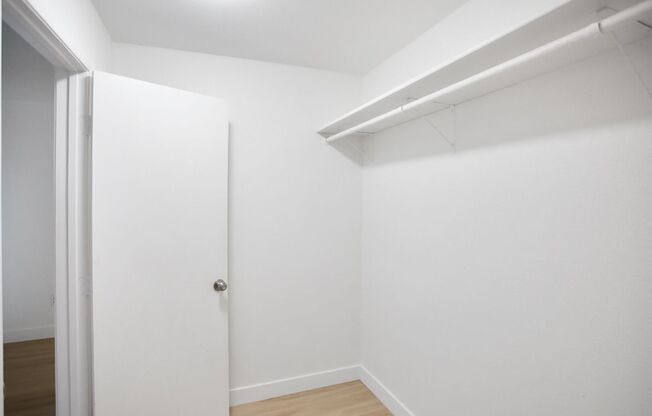 3 beds, 2 baths, $1,570, Unit # 2084