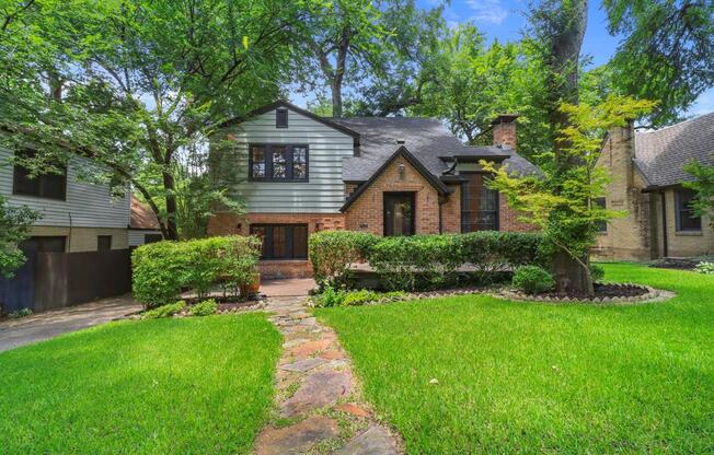 307 CIR DR