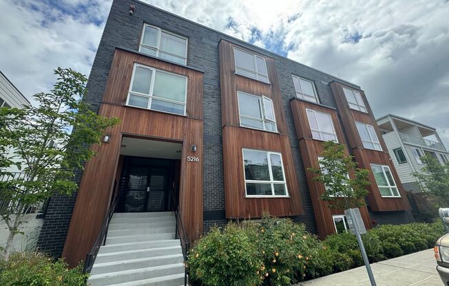 Studio, 1 bath, 245 sqft, $1,495, Unit 301