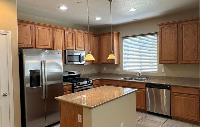 3 beds, 3 baths, $1,995