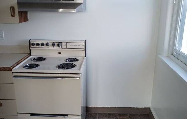 1 bed, 1 bath, $1,100, Unit 511