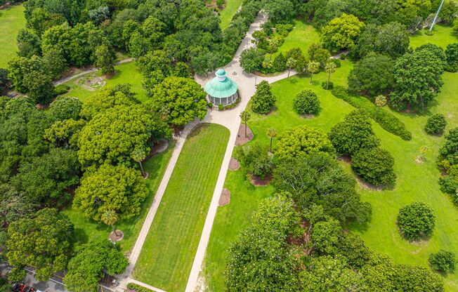 2 beds, 1 bath, 850 sqft, $2,100, Unit 111