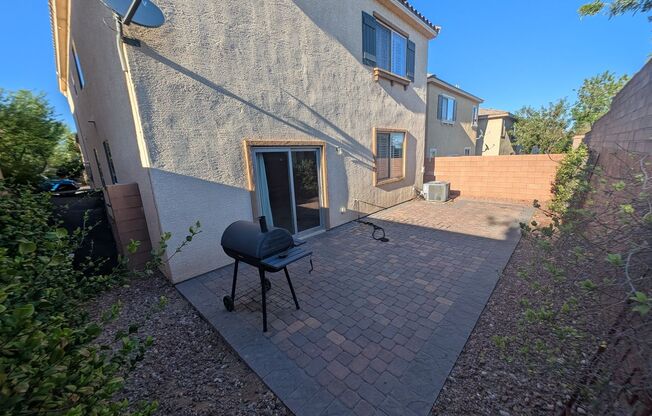 4 beds, 2.5 baths, $2,400