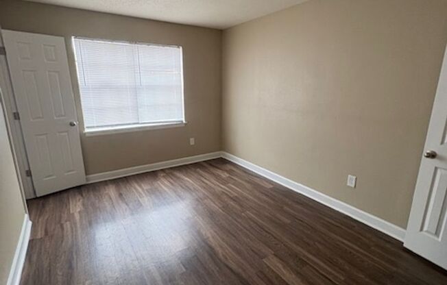 2 beds, 1.5 baths, 807 sqft, $985, Unit 3005-05