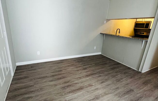2 beds, 1.5 baths, 990 sqft, $999, Unit 4420-H