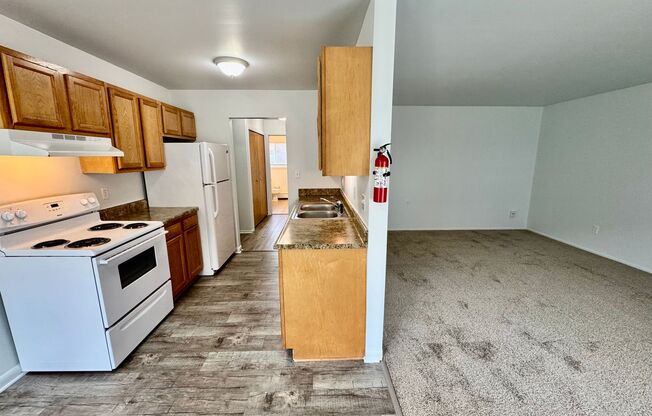 1 bed, 1 bath, 800 sqft, $1,145, Unit 36