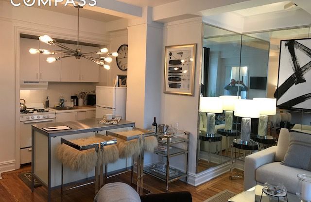 457 West 57 St apt 814