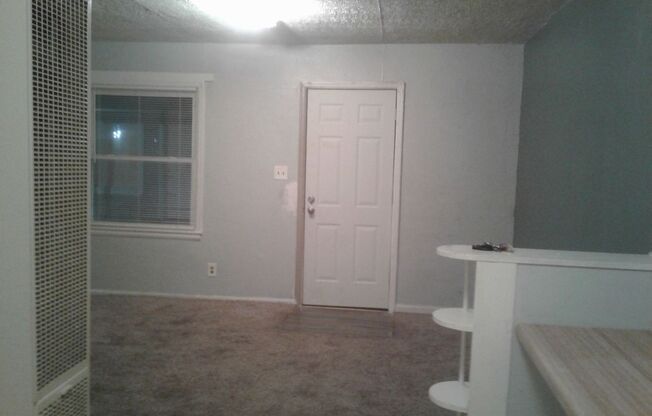 Studio, 1 bath, $485, Unit 13