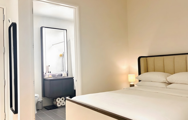 Studio, 1 bath, 570 sqft, $7,000, Unit S8E