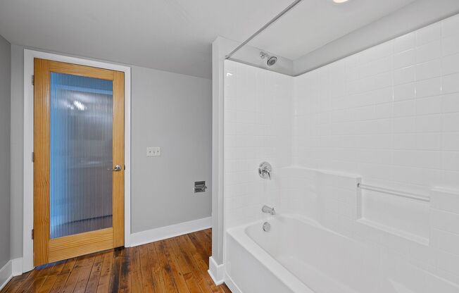 1 bed, 1 bath, 1,439 sqft, $1,653, Unit 3301-211