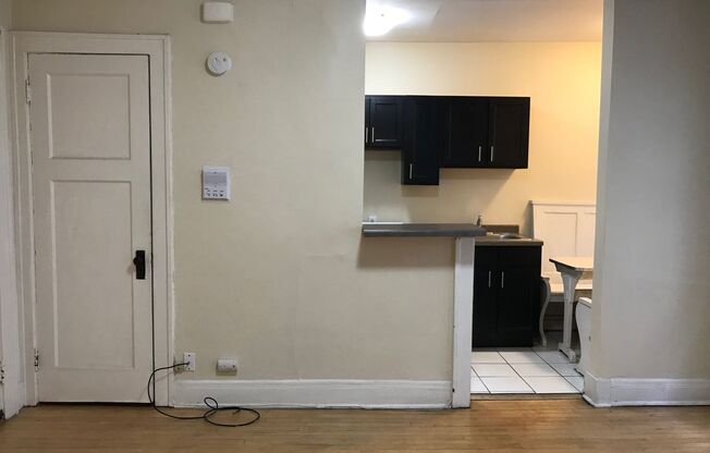 Studio, 1 bath, $895, Unit 15