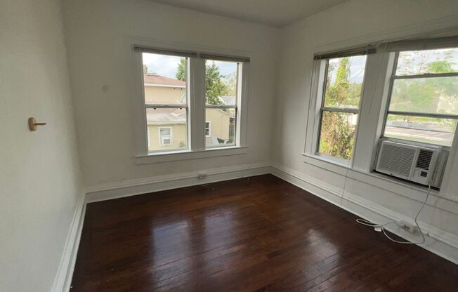 2 beds, 1 bath, 745 sqft, $1,750