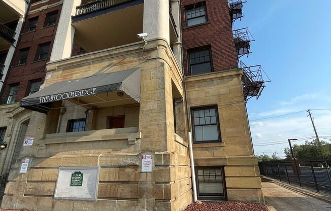 Studio, 1 bath, 230 sqft, $695, Unit 108