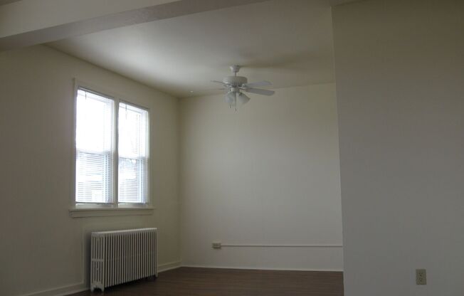 1 bed, 1 bath, 603 sqft, $990, Unit 619 Southcrest Drive #17