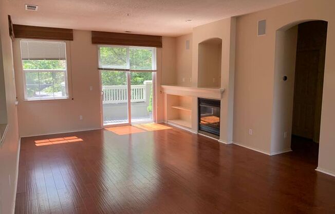 Spectacular 2 BD* 2BA* Townhome Located In Orenco Station! In Hillsboro *Club House*Pool*Gym!*