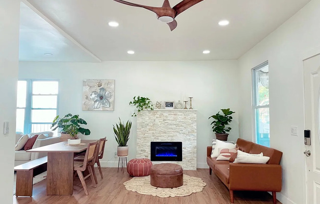 Beautifully Updated Home Near Downtown St. Petersburg! 3bed |3bath