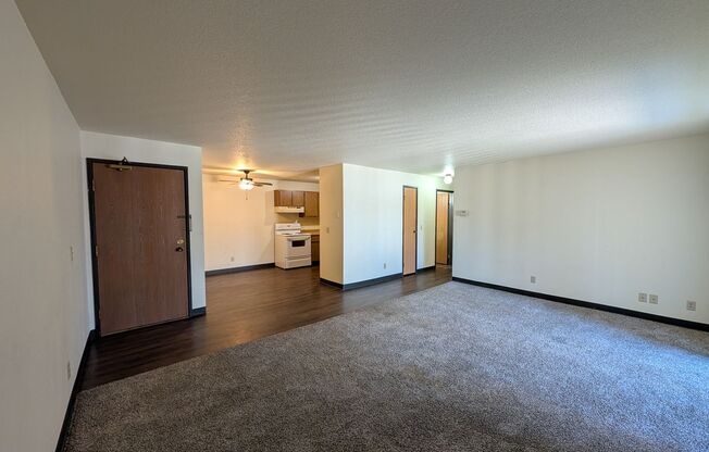 2 beds, 1 bath, 970 sqft, $1,149, Unit FB   5106