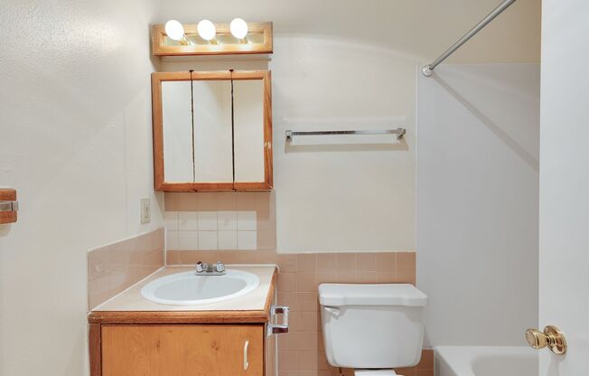 Studio, 1 bath, 400 sqft, $1,225, Unit A12