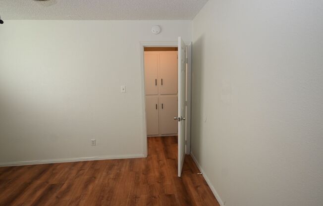 1 bed, 1 bath, $1,000, Unit UNIT # 3