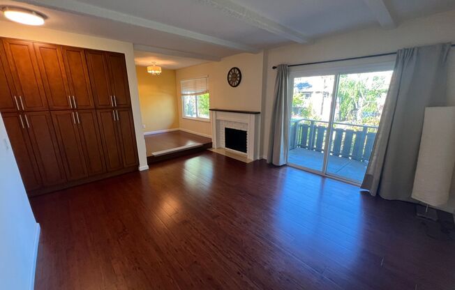 Beautiful 2 bed 2 bath Condo in Mountain View in a gated Community. Must see.
