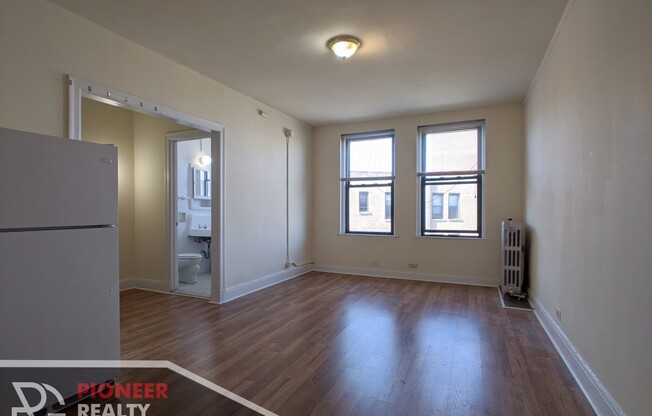 2779 N Milwaukee Ave