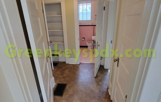 2 beds, 1 bath, $2,395