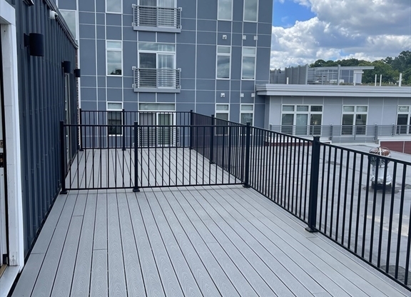 2 beds, 1 bath, 900 sqft, $2,900, Unit 600