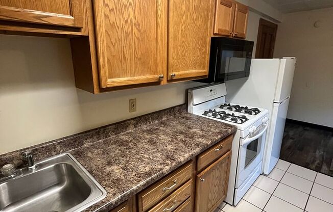 Studio, 1 bath, 485 sqft, $775, Unit B-5
