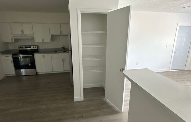 1 bed, 1 bath, 700 sqft, $1,415, Unit 9202-4