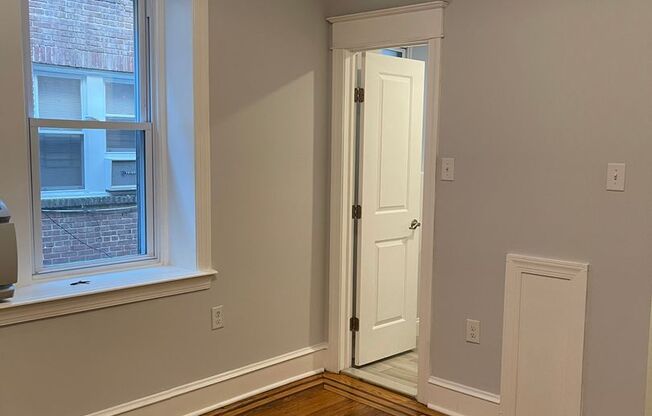 Studio, 1 bath, 250 sqft, $875, Unit 1C