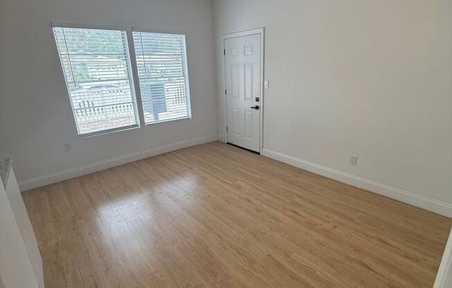 1 bed, 1 bath, 550 sqft, $1,300, Unit Unit 1