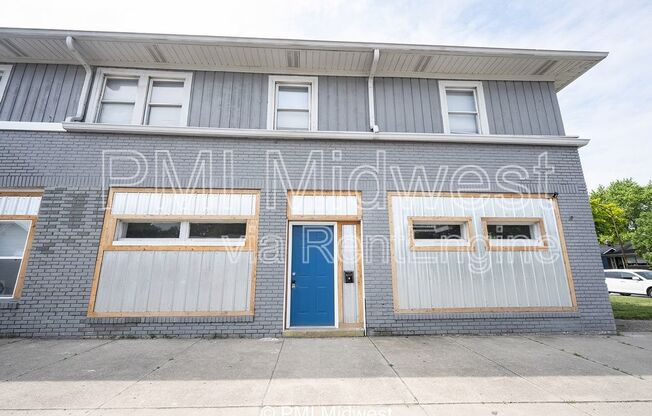 5037 E 10 ST